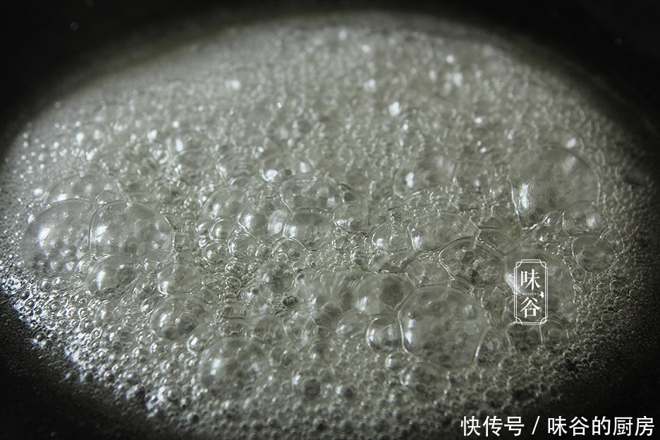 冬天，我家山药喜欢这样吃，外酥里嫩越嚼越香，孩子馋得流口水