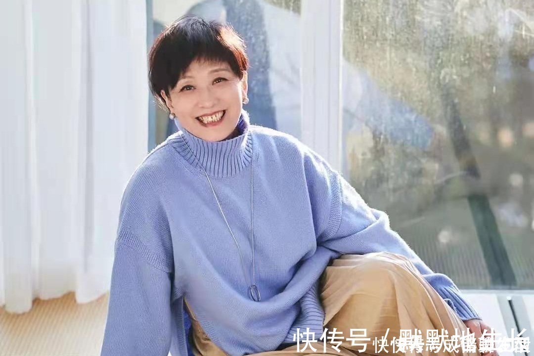 发质 女人到了60岁,最好不要烫小卷,教你这样选发型,时髦减龄又洋气