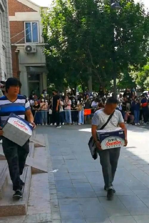 郭德綱|德云社團(tuán)綜《德云斗笑社》第二季錄制,師娘王惠現(xiàn)身,舉動(dòng)暖心