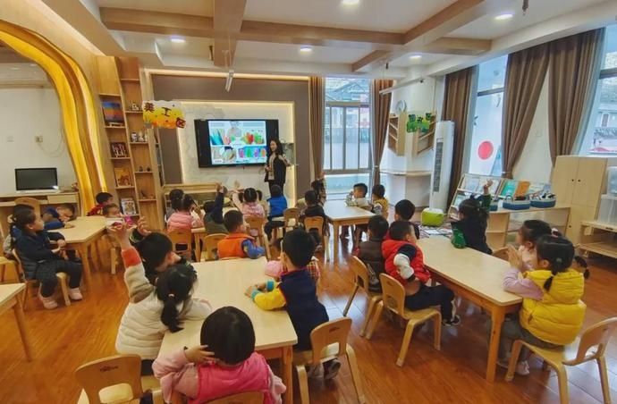 西安市新城区筑梦幼儿园开展“开学第一课”活动