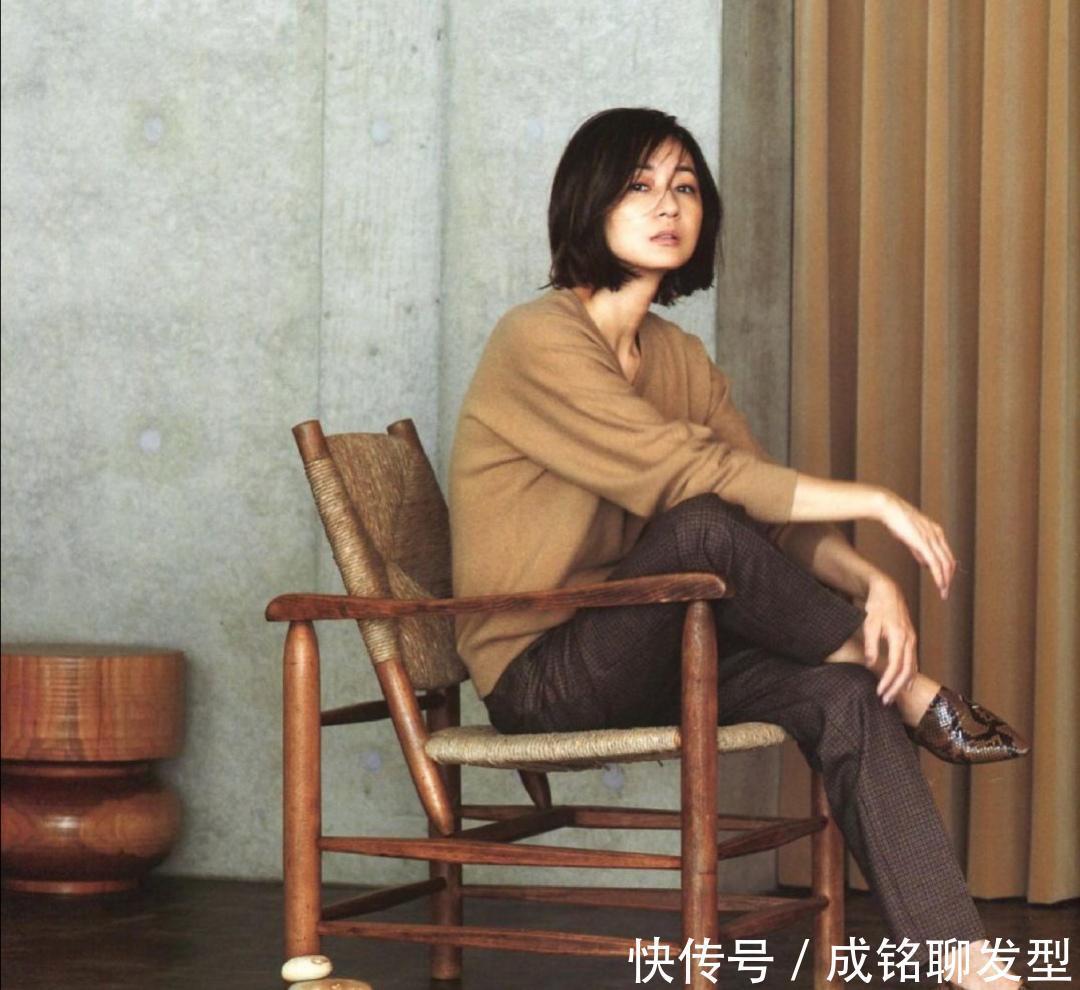 人到中年如何保持气质？这位日本模特穿搭值得借鉴，时尚又减龄