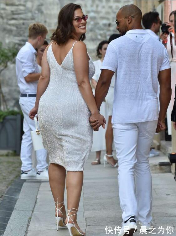 健身|大码模特坚持健身,打造“葫芦身材”让人羡慕,吸引粉丝百万