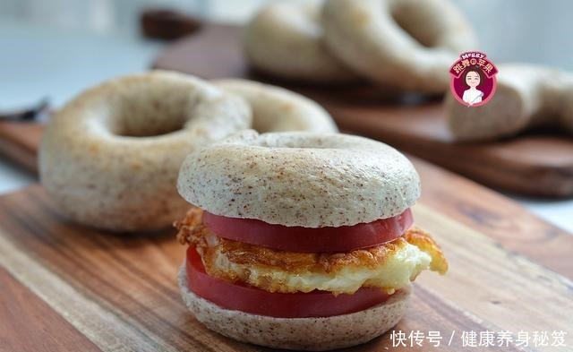 不用发酵就能烤的面包，暄软又筋道，加这料麦香浓郁，早餐吃不够