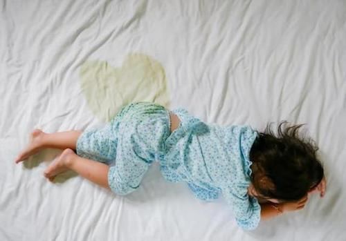 系统|这种“新型把尿”正在摧毁孩子的排便系统,很多家长却还乐此不疲