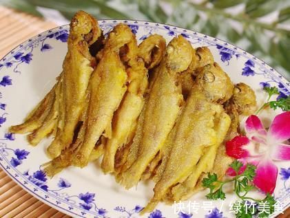 炸鱼时,用面粉还是淀粉?都不对!教你正确做法,酥脆鲜嫩特别香