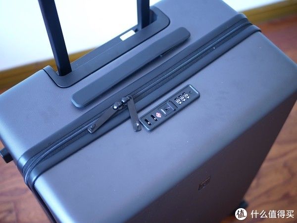 带娃出行大包小包不再愁，地平线8号旅行箱助我神力