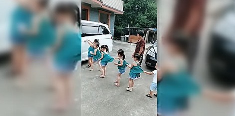 女儿|头胎女儿,二胎四个女儿,三胎终于是儿子,网友真是家里有矿!