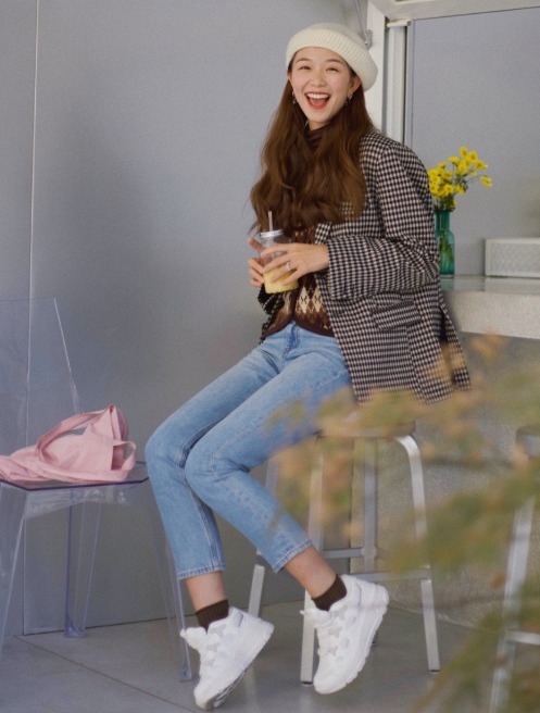 小白鞋|秋冬格纹西装怎么穿?4套直接套用的穿搭模板,不光养眼还很时髦