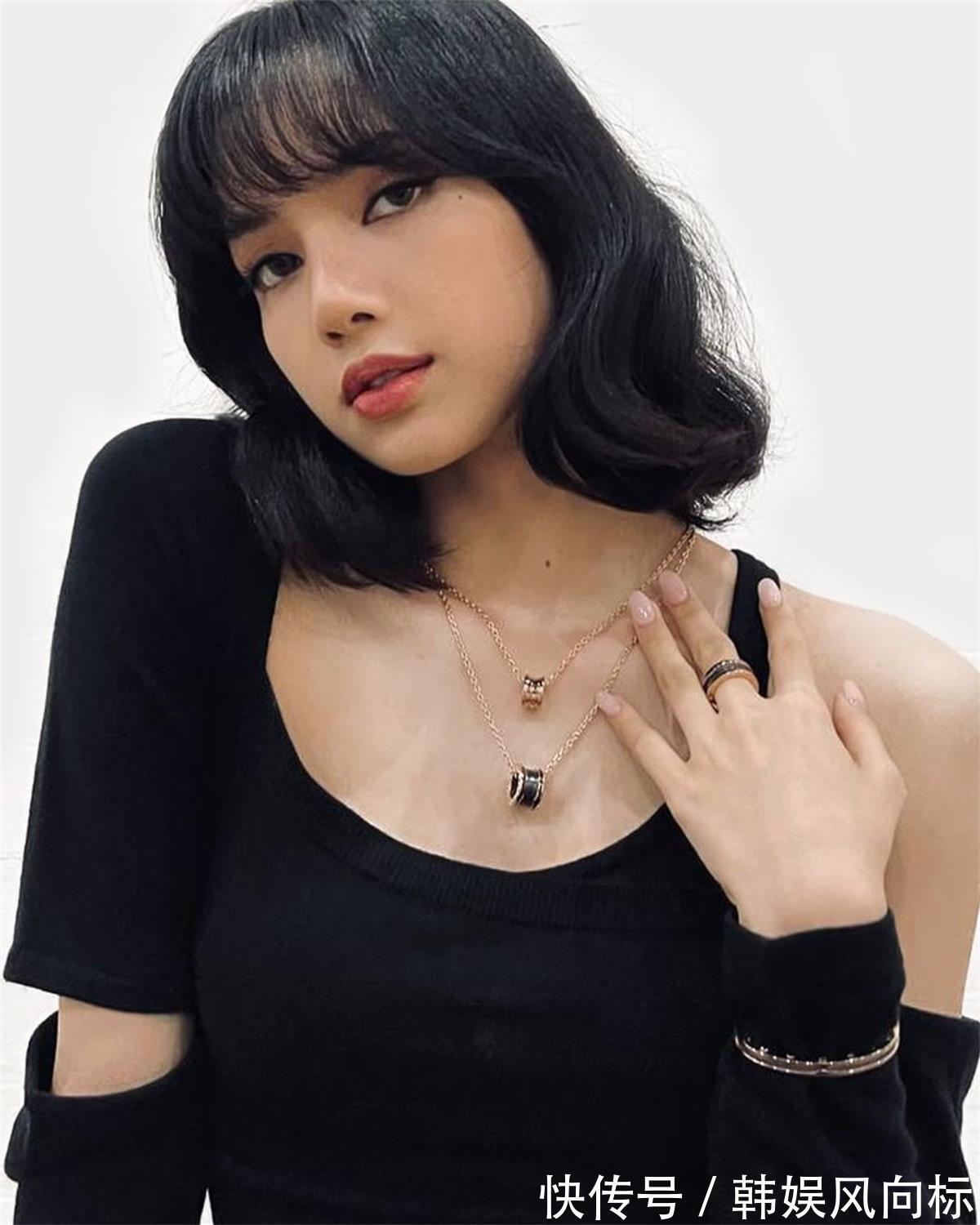 blBLACKPINK Lisa穿着一身宝格丽服装，需要花费多少钱？