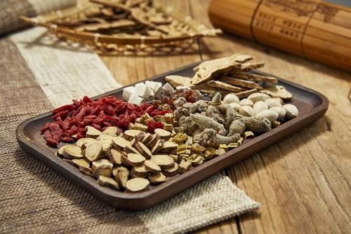  中药|脱发白发，是肝肾不足，7味中药煮水喝，滋补肝肾，乌发黑发