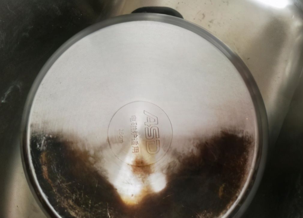 高低柜|装了5套房子才知:厨房别打吊柜!学香港人这样做,高级干净实用