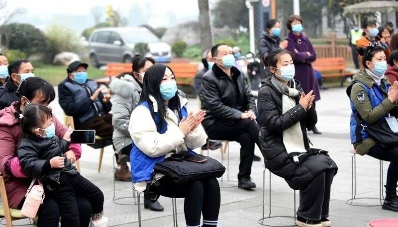 何开鑫！省书协新年“送万福进万家”，崇州市白头镇五星村迎来“书法盛宴”