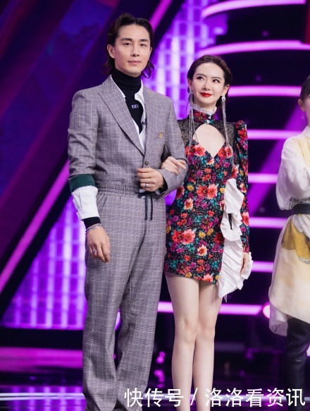 配花|被戚薇的复古风美晕!一尺长耳环配花短裙,同框李承铉大秀漫画腿