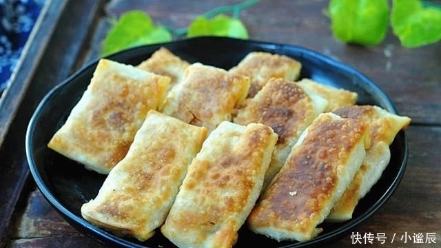 早餐别吃油条了,教你懒人做法,2块钱馄饨皮就搞定,比油条更香