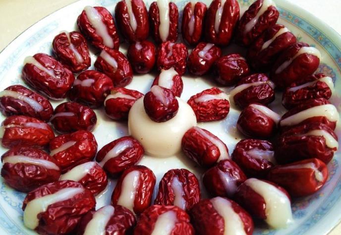 四红汤|冬天又冷又干，女人记得多吃这4种食物，越吃气色越好，显年轻