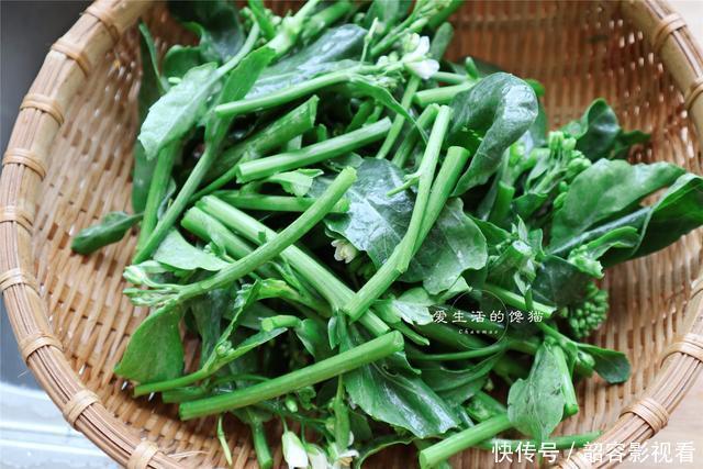 常熬夜就吃这菜,清心下火,通肠道,3元一大捆,难怪大婶抢着买