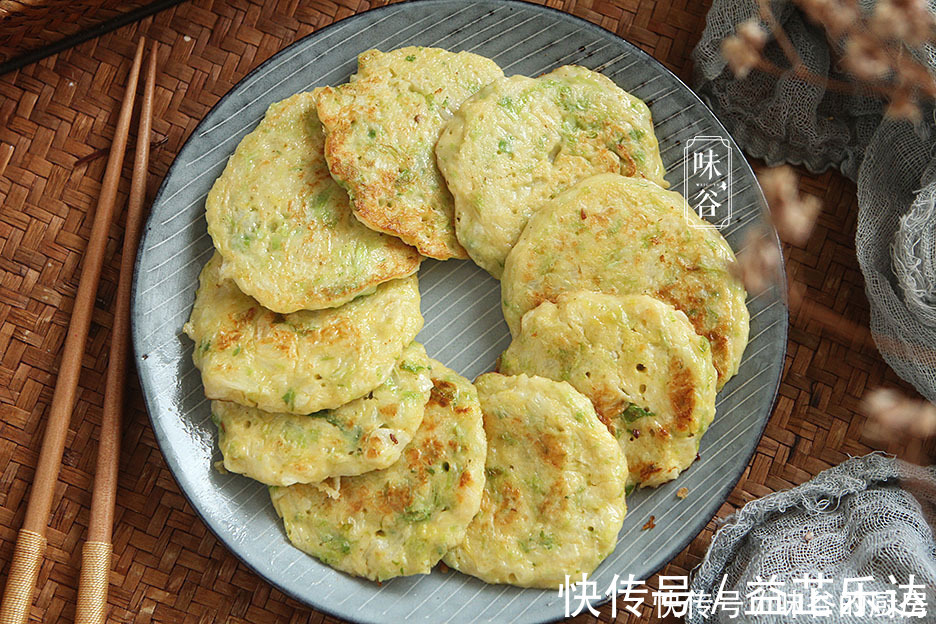 冬天这菜正当季,1块钱1斤做成早餐饼,不发酵不揉面,营养解馋