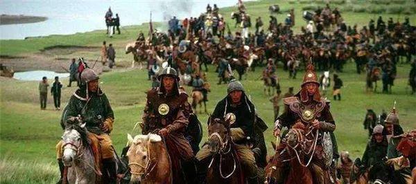 举起|铁木真为何能从乱世中崛起给金国当向导，举起屠刀对准同胞