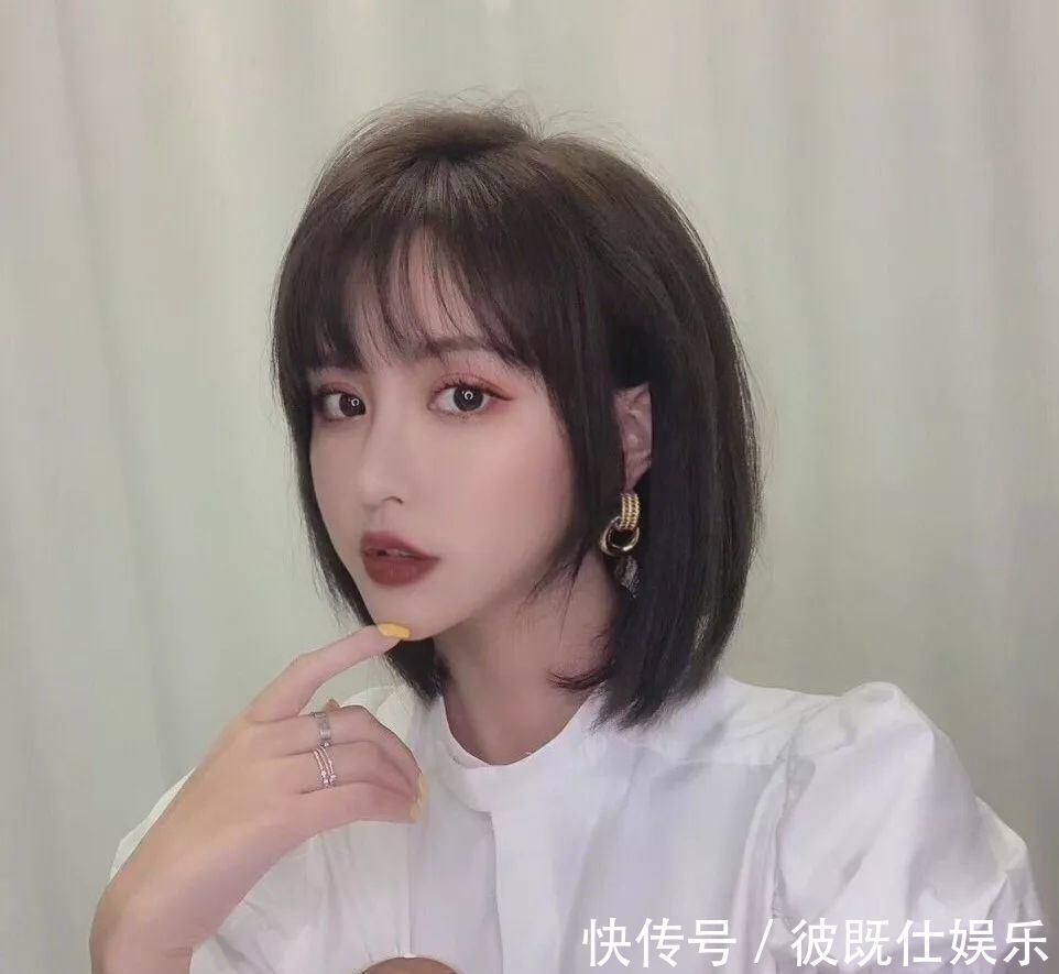 短发 今年流行这4款“发型”,既显嫩又能显脸小,颜值再低也能拯救