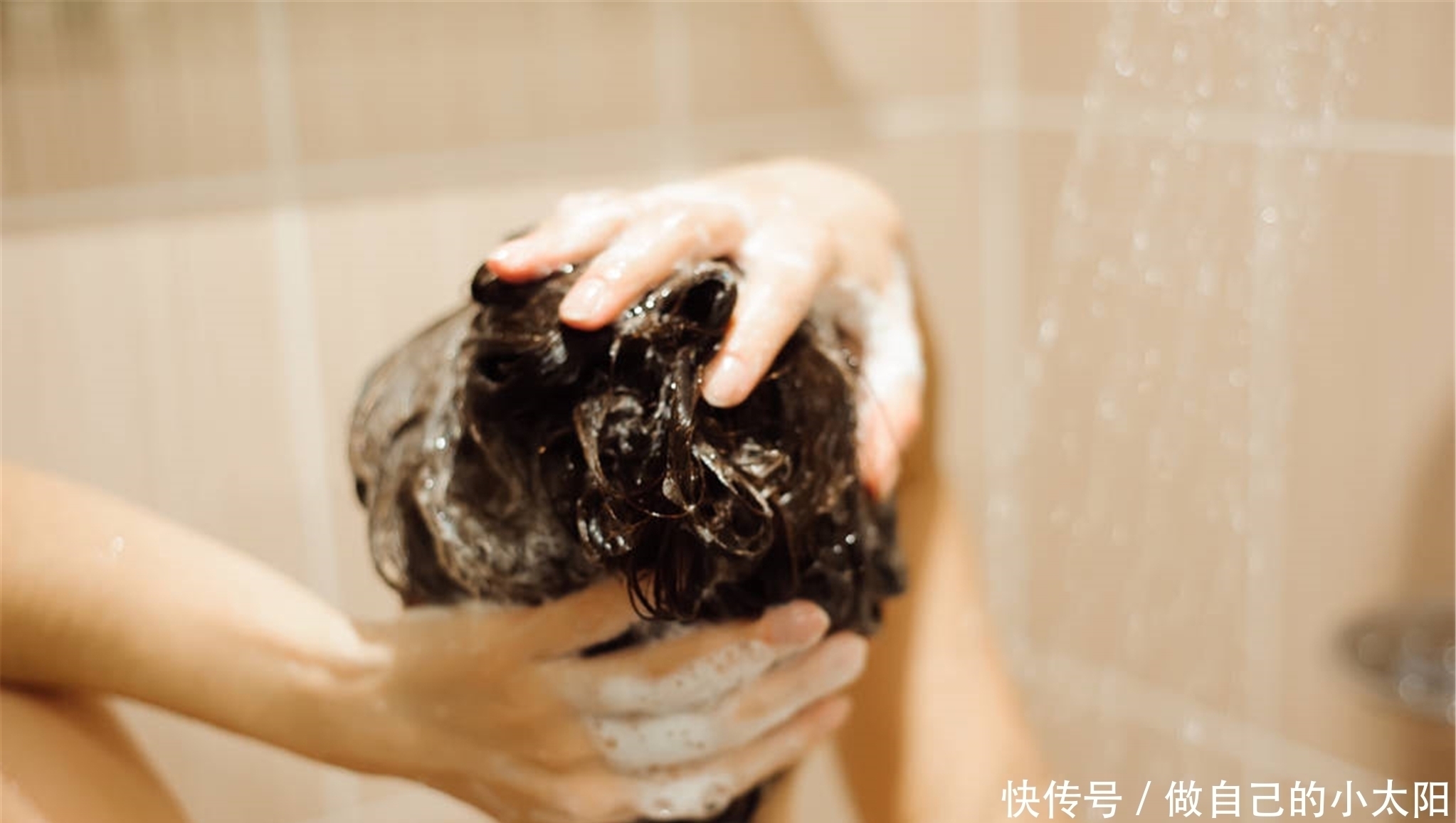 固色|染发后担心掉色太快?可以这样打理,锁色护发两不误!