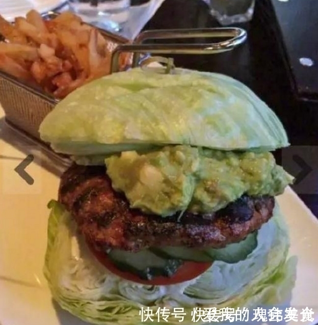 你永远不会知道，服务员上菜时会给你拿来什么东西