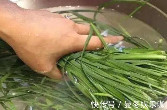 韭菜|调韭菜馅，调料牢记“2放2不放”，韭菜翠绿不出水，鲜味足，好吃