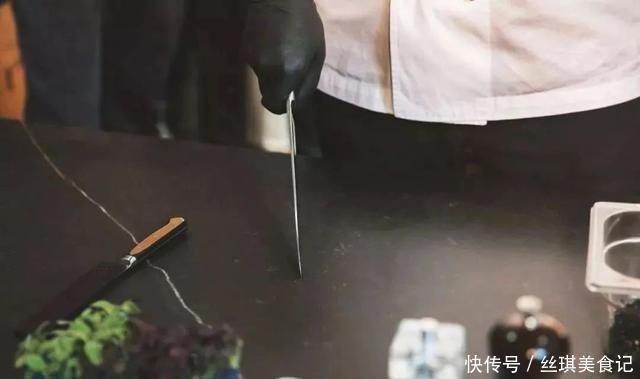 墙面|厨房别再贴瓷砖了,这种新型替代材料,看着高级还耐脏