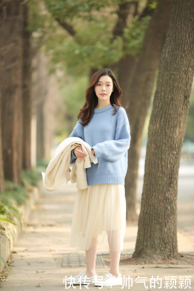 毛衣搭配半身裙,一样会很漂亮