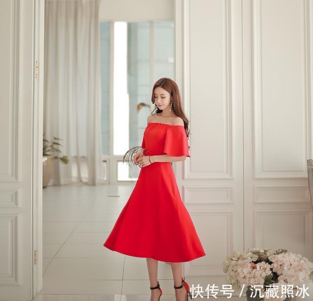 魅力孙允珠穿搭:石榴蜜红热恋喇叭长裙与轻熟蕊白奶昔叶片雪纺衫