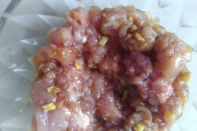 独特|独特的野菜香味,和肉这样搭配做成一道美食,香味闻到都流口水