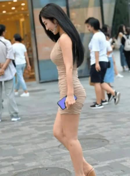 街拍美女：背影女神来袭，快点搬好小板凳