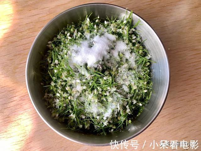 绞肉机|腌韭菜花别只会放盐，教你1招，颜色翠绿不发黄，保存一年不坏