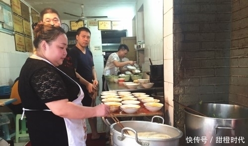 这家|这家面馆牛:开业20年,生意火爆,不开分店,徒弟却开店上千家
