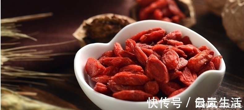 山药|男人不想老得快,枸杞这样泡水喝,补充雄激素!