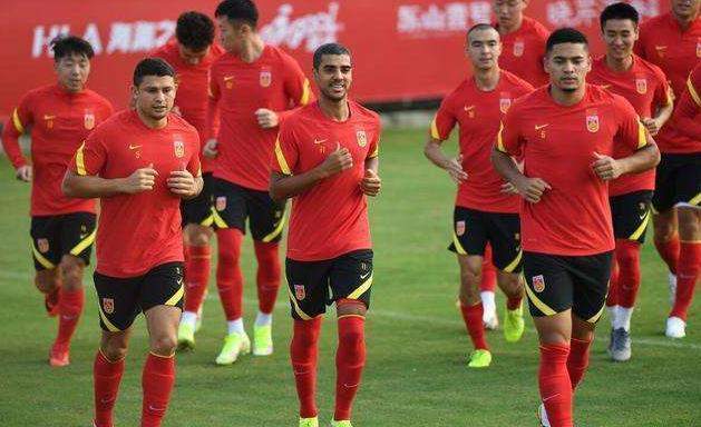 大名单|艾克森拒绝国足征召!此前表态:有召必回!球迷质疑:背信弃义?