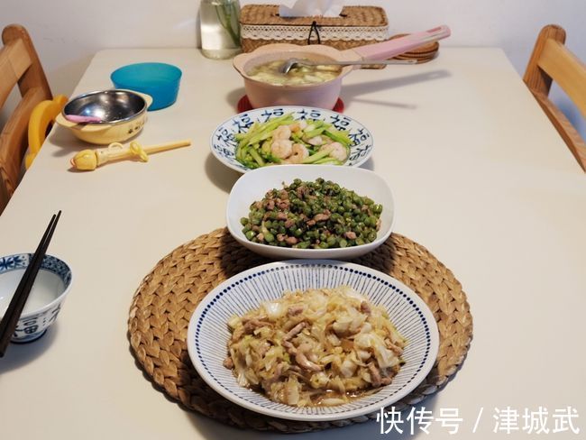 三菜一汤，有荤有素，网友：这搭配，会过日子