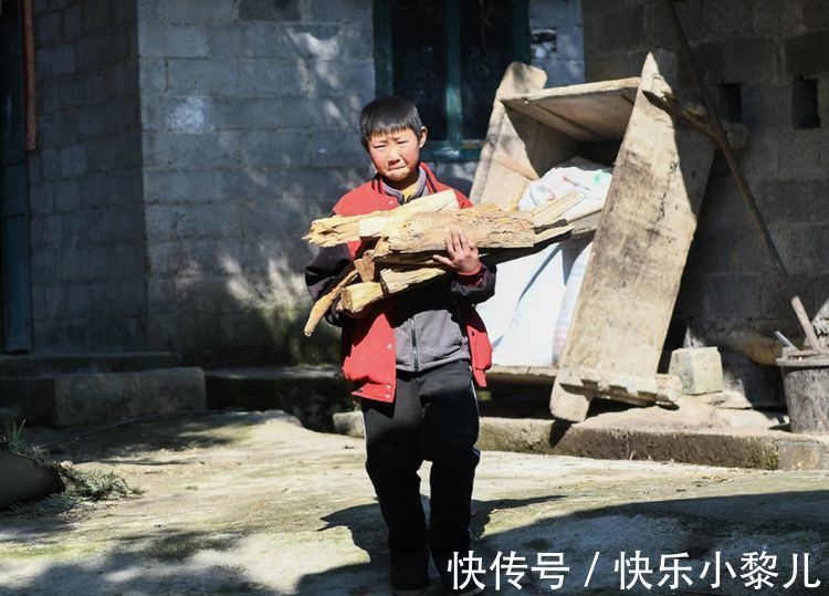 孩子|重庆妈妈10年生7个孩子,家庭倚靠猪和丈夫,自称未来生活很美好