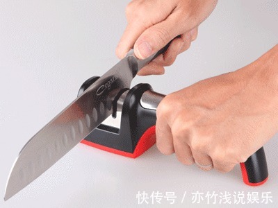 牙膏抹在菜刀上，没想到这么厉害，每家每户都用得到，长见识了