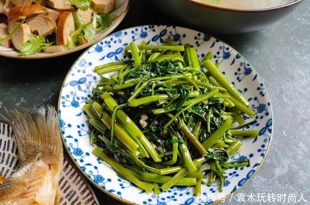 四菜一汤成本不到50元,有鱼有肉有青菜,网友饭馆最少150