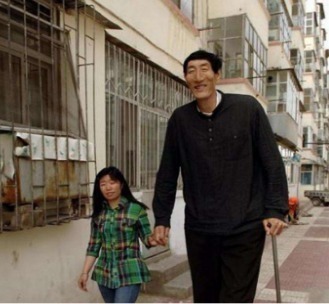 鲍喜|我国第一巨人鲍喜顺,不顾医生劝阻生下孩子,如今怎样了?