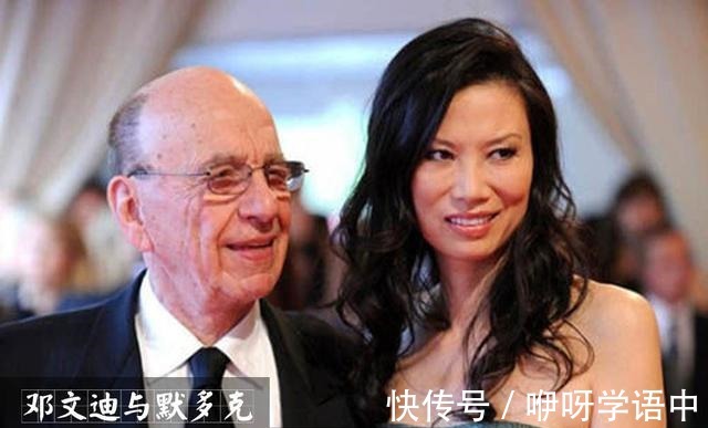 露背礼服 邓文迪罕见换发型,烫微卷发好显年轻,配“露背礼服”哪像52岁!