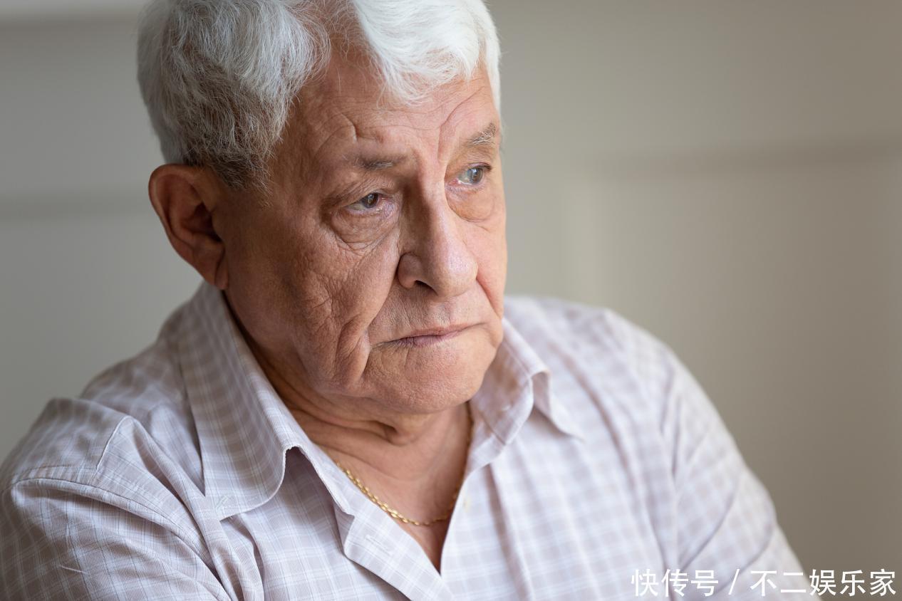 女性|超准老年痴呆测试：树上有一个女性背影，能一眼就看出的人太牛了