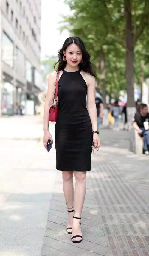 耀眼到无法忽视的的大美女，完美的大长腿型