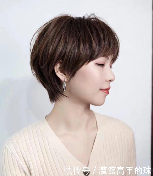 时尚 女人过了40岁发型这样剪,时尚利落又洋气,显小10岁都不止