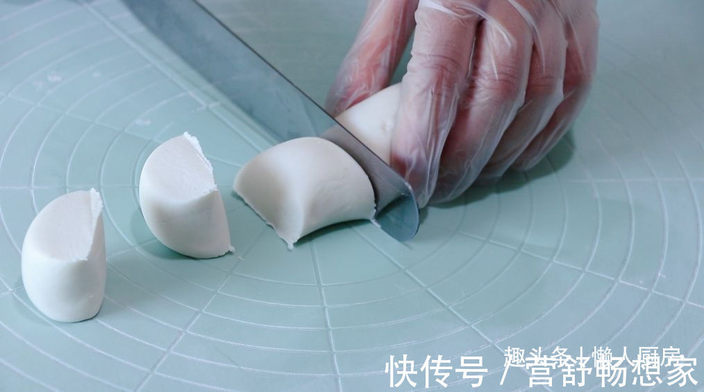 爆浆|年糕不用买,撒点糯米粉,加点热水自己做,咬一口,还会爆浆