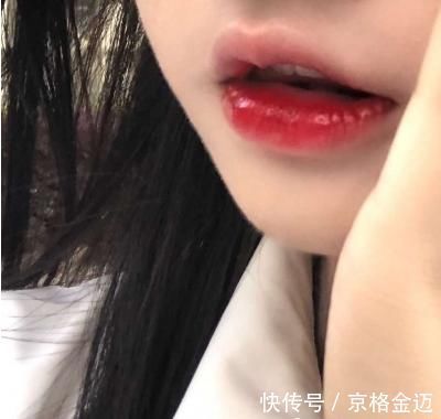唇刷 “涂口红”有3个禁忌,00后却已成习惯,难怪唇纹重还总起皮!