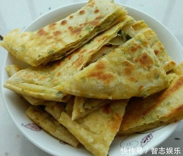 电饼铛烙饼时,总是发硬?分享4个技巧,香软多层,放凉也不硬