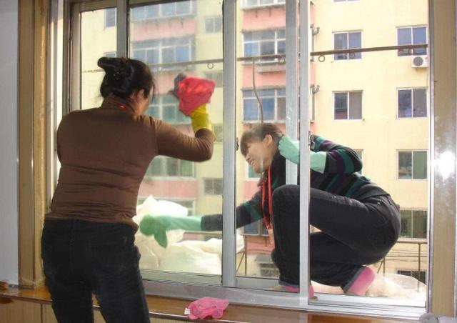 窗户如何才能擦得更干净4招技巧请收好,窗户从此干净如新