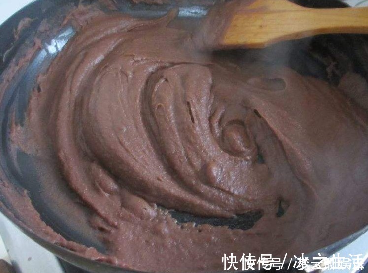 煮红豆，别直接加水下锅煮，多做1步，红豆10分钟煮好，软烂开花