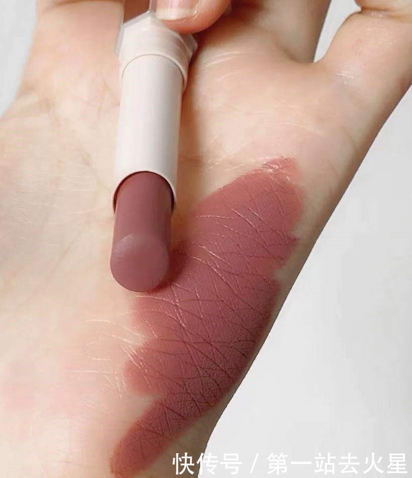 迪奥不止999好看,相比热情奔放,它更平易近人是一个宝藏色号